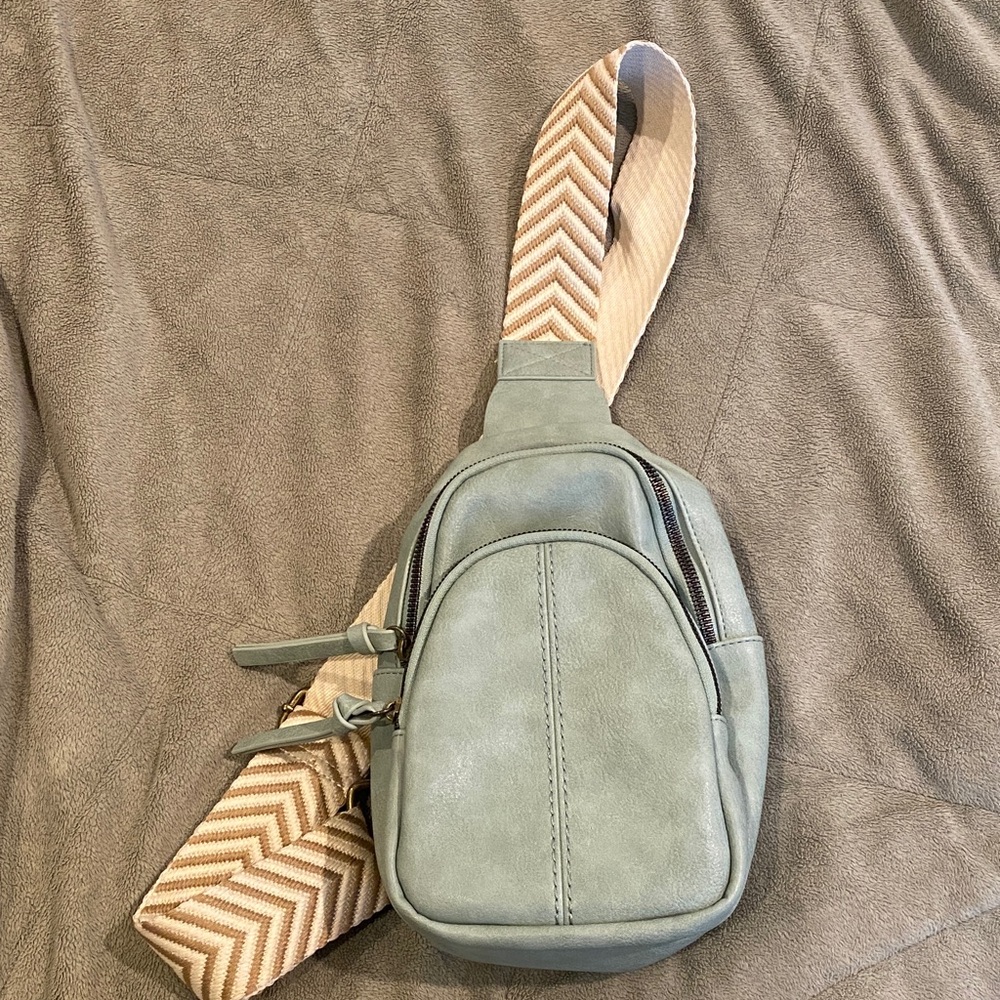 Stylish Green Crossbody Bag with Chevron Strap